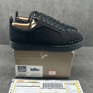 https://www.lingakick.com/product/christian-louboutin-louis-junior-spikes/