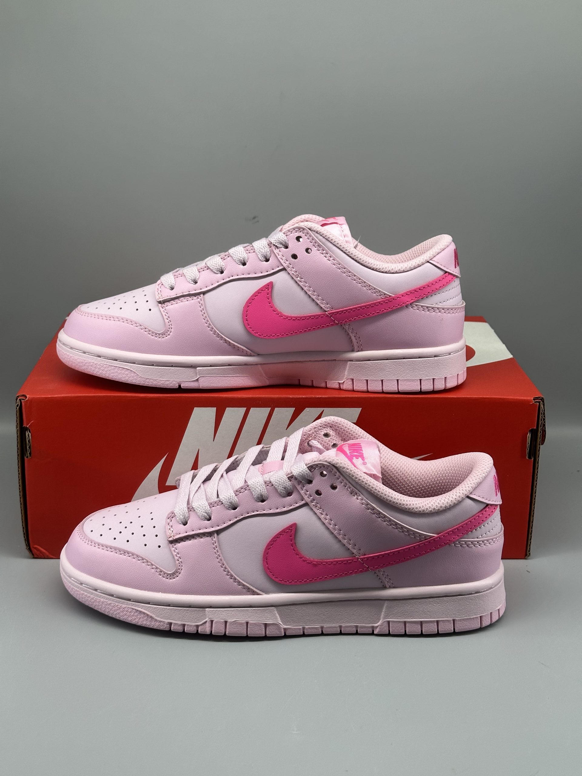 Nike Dunk Low Triple Pink