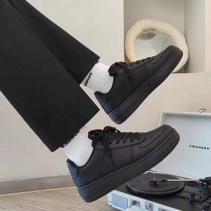 http://www.lingakick.vip/product/all-in-black-classic-shoes/