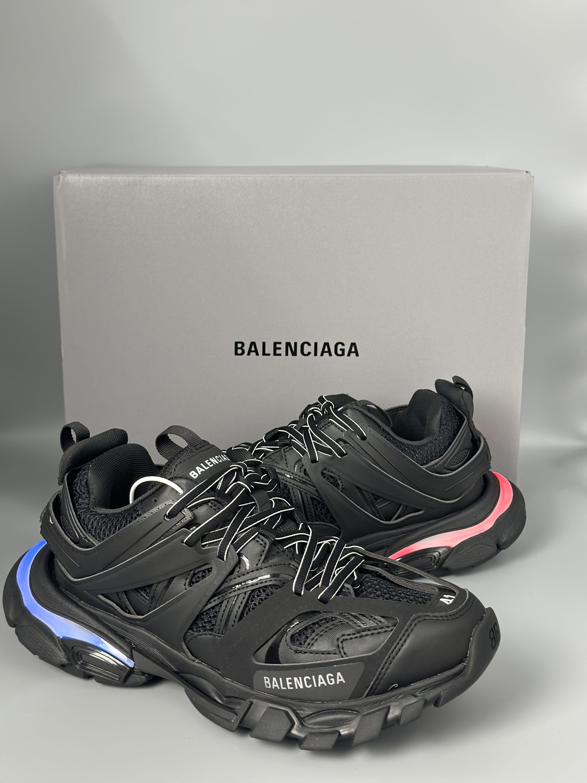 lovkick Sports » Balenciaga Track Black Led Track